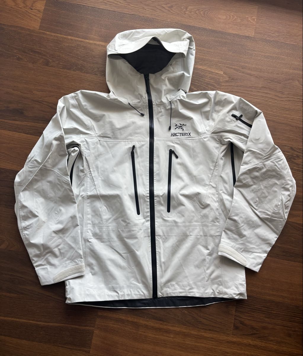 Arcteryx Giacche: Arc’teryx Alpha Jacket white – Nuovo (secondo la descrizione) da Männedorf venduto da Spargeluno