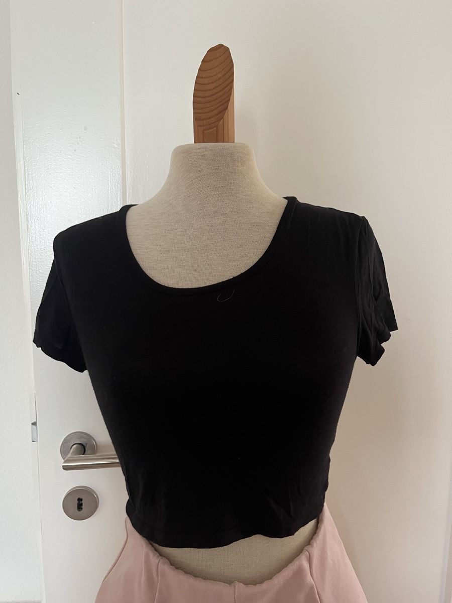 Lotti di vestiti: kleiderpaket mit 3 Crop Tops Gr. S – Usato da Zürich venduto da Brobin 4