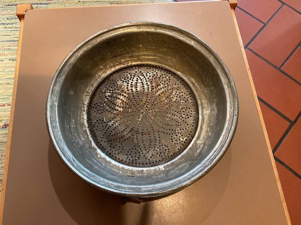 Tutte le decorazioni: Scodella in metallo – Usato da Gudo venduto da ele_7h2r 4
