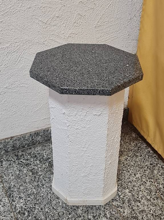 Piatti di portata: Säule mit Granitplatte  – Usato da Kriens venduto da LotusOase