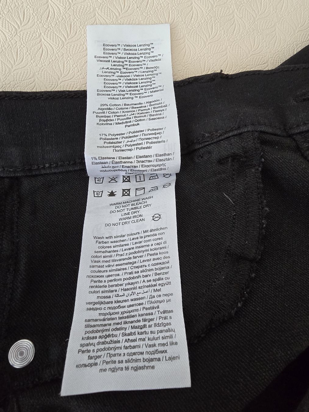 Only Pantaloni: Caprihosen von Only Grösse M schwarz Jeansoptik elastisch – Usato da Lenzburg venduto da Lavendercupcake 8