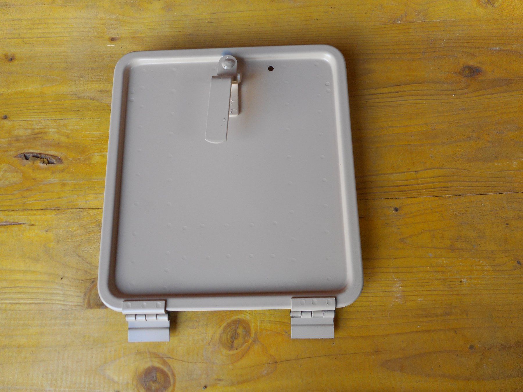 Autres accessoires p. véhicule: Haflinger Batteriekastendeckel – Neuf avec emballage d'origine à wimmis par inserat03