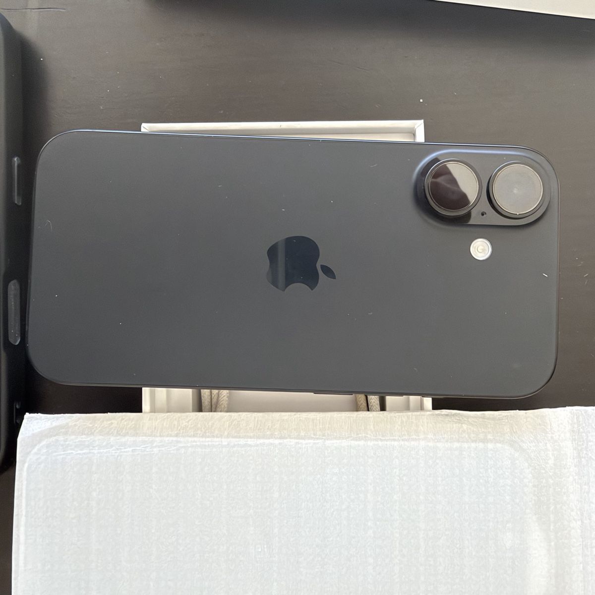 Apple Portables: iPhone 16 – D'occasion à courtelary par sedeal 1