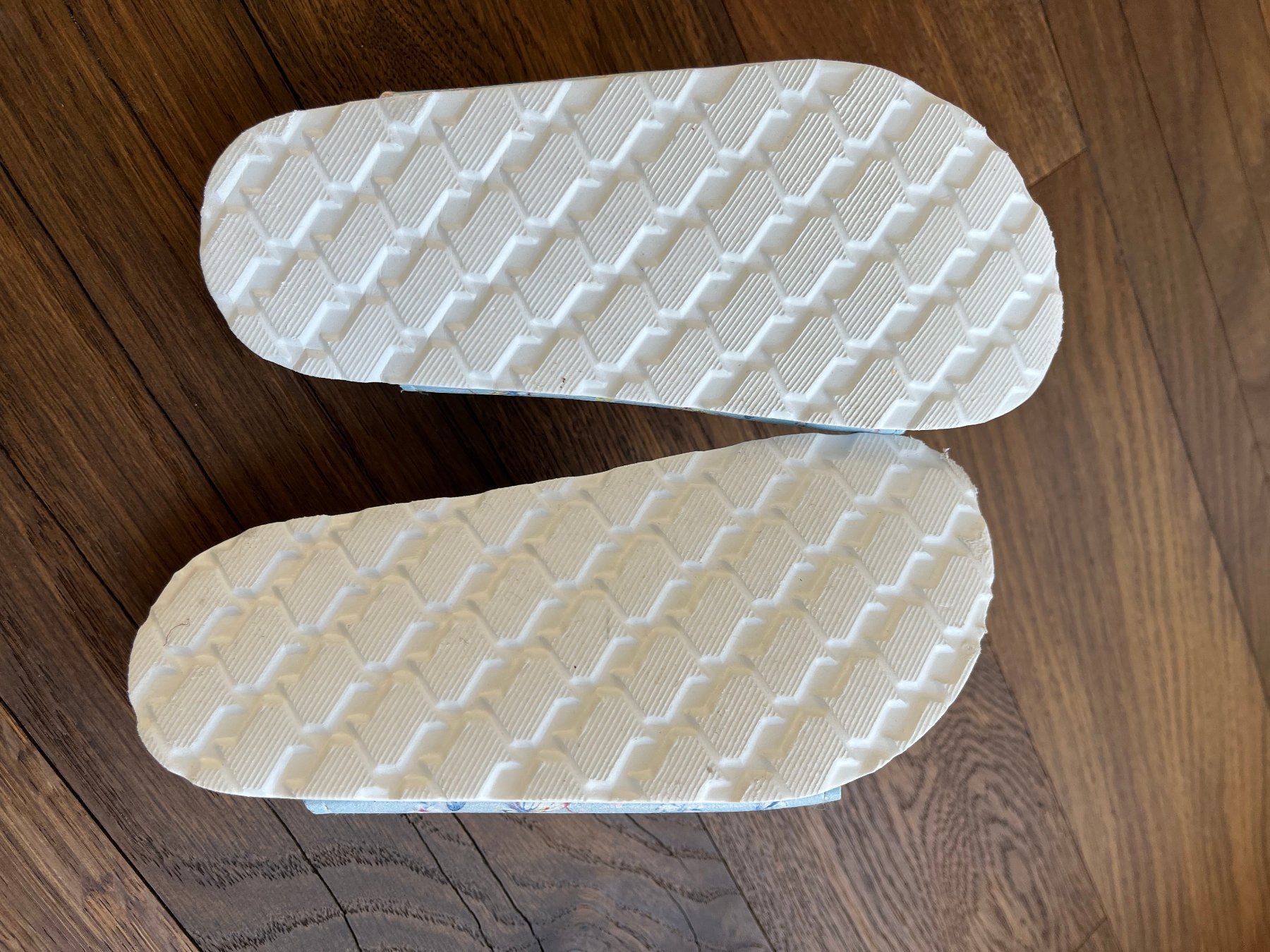 Graceland Schuhe für Mädchen: Sandalen Pantoletten Gr. 28 Mädchen Schuhe – Gebraucht aus Affoltern am Albis von Blackrhythm 2