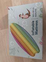 Neue Luftmatraze in Regenbogenfarben 160 x 60 cm