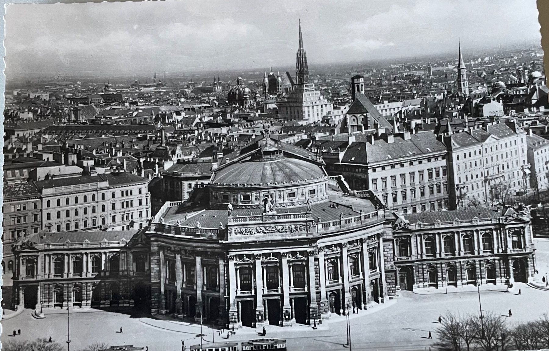 Ansichtskarten: Alte Ansichtskarte Wien Oper und Stadtansicht – Gebraucht aus Einsiedeln von Vroni3