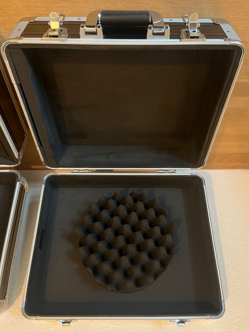Valigie: Flightcase, box de transport, valise – Usato da Delémont venduto da Taccos 4