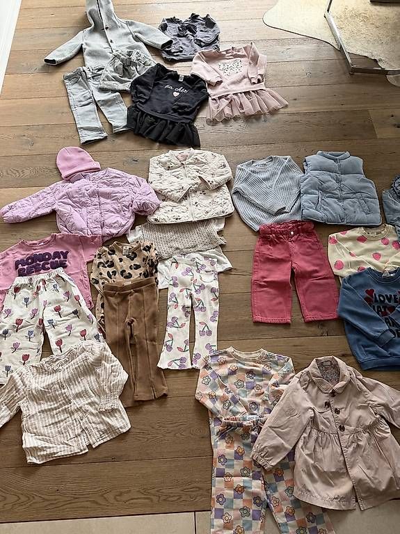Zara Lotti & Set di vestiti: Mädchen Set Gr 92-98 Zara, Mango, Hm – Usato da Aarwangen venduto da yul_25rt 2