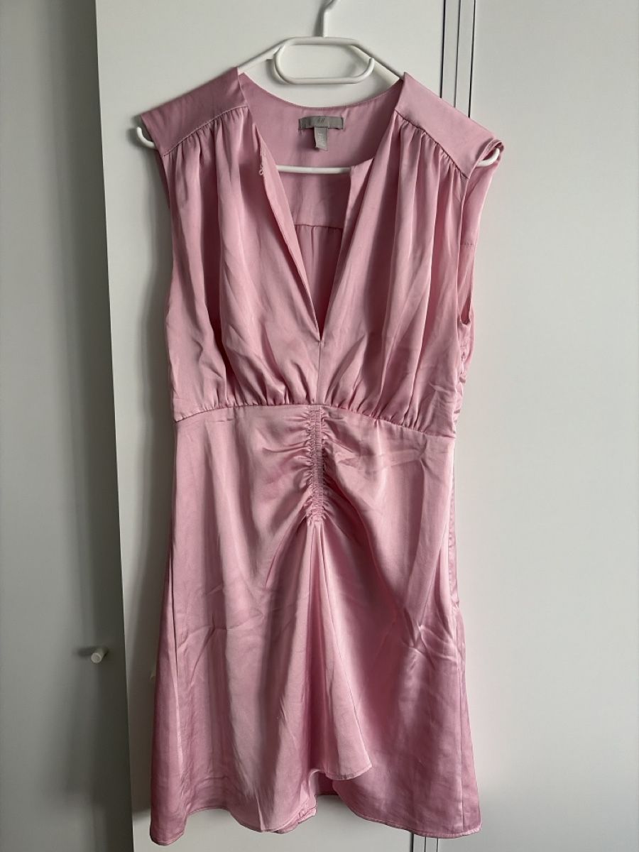 H&M Robes: Robe rose H&M taille S – D'occasion à Renens VD par sar_bwz5