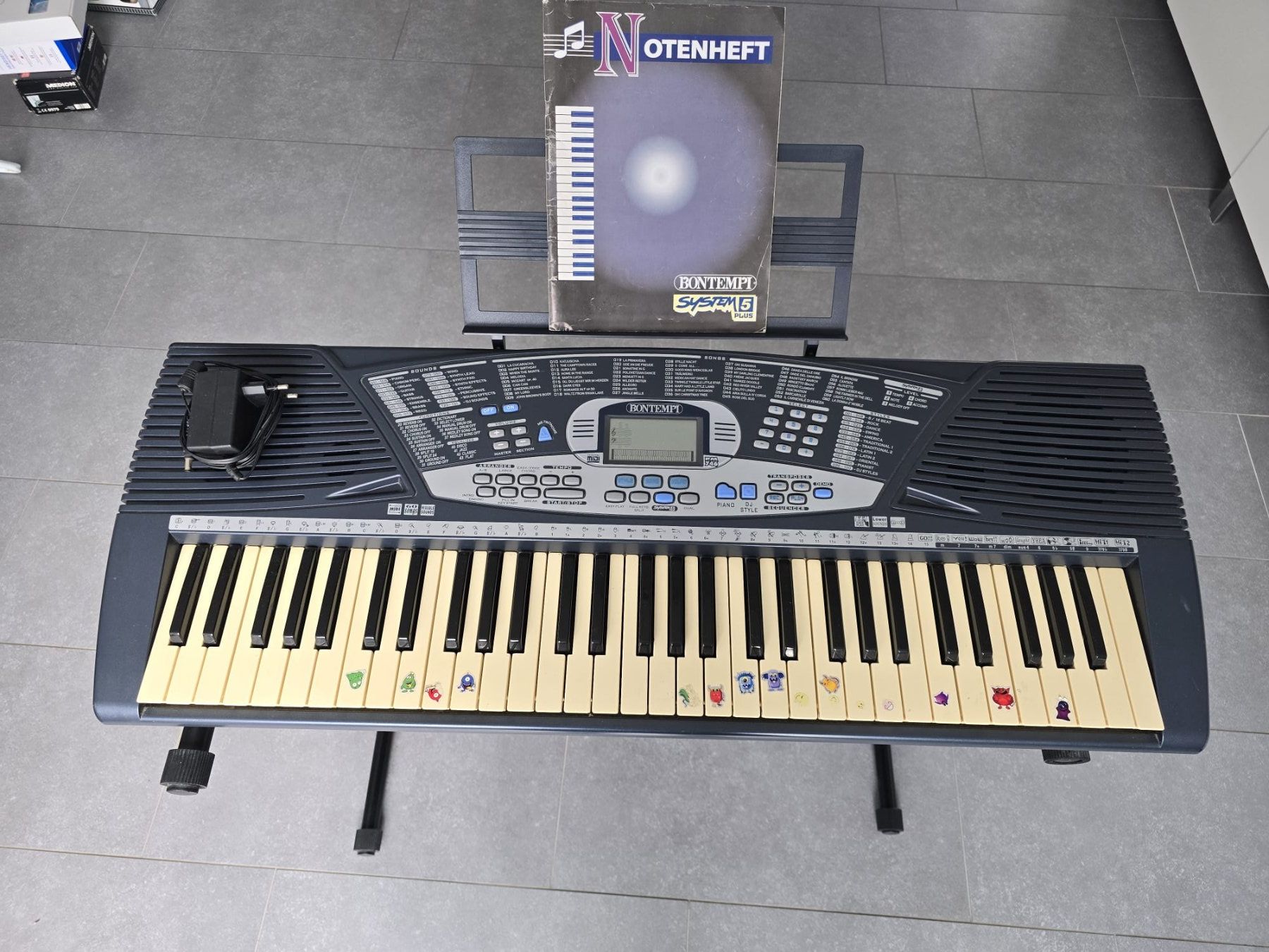 Bontempi Musikinstrumente: BONTEMPI PM 746 System 5 Keyboard Synthesizer – Gebraucht aus Hausen AG von Vugri