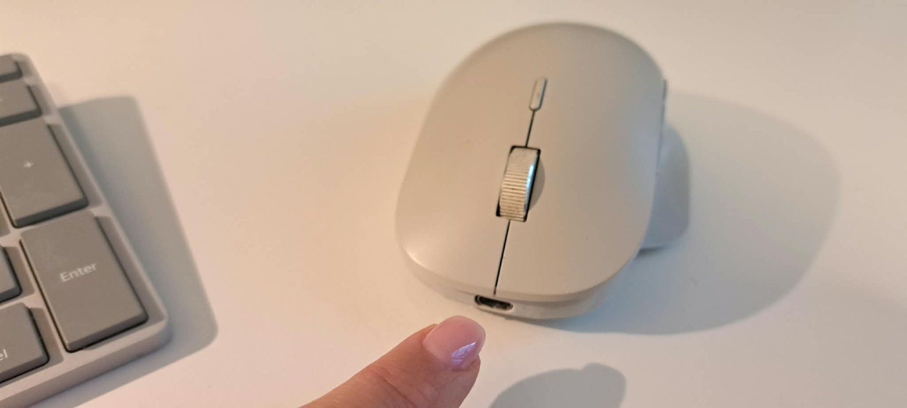 Microsoft Tastiere: Microsoft Surface Keyboard (1. Generation) inkl. Maus, Kabel – Usato da Herznach venduto da Waveriderin 1