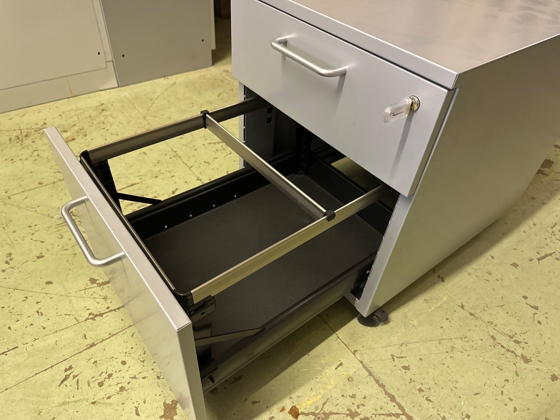 Banconi: neuer Rollcontainer Rollkorpus statt 380.- j. 100.- – Nuovo (secondo la descrizione) da Necker venduto da liq24 5