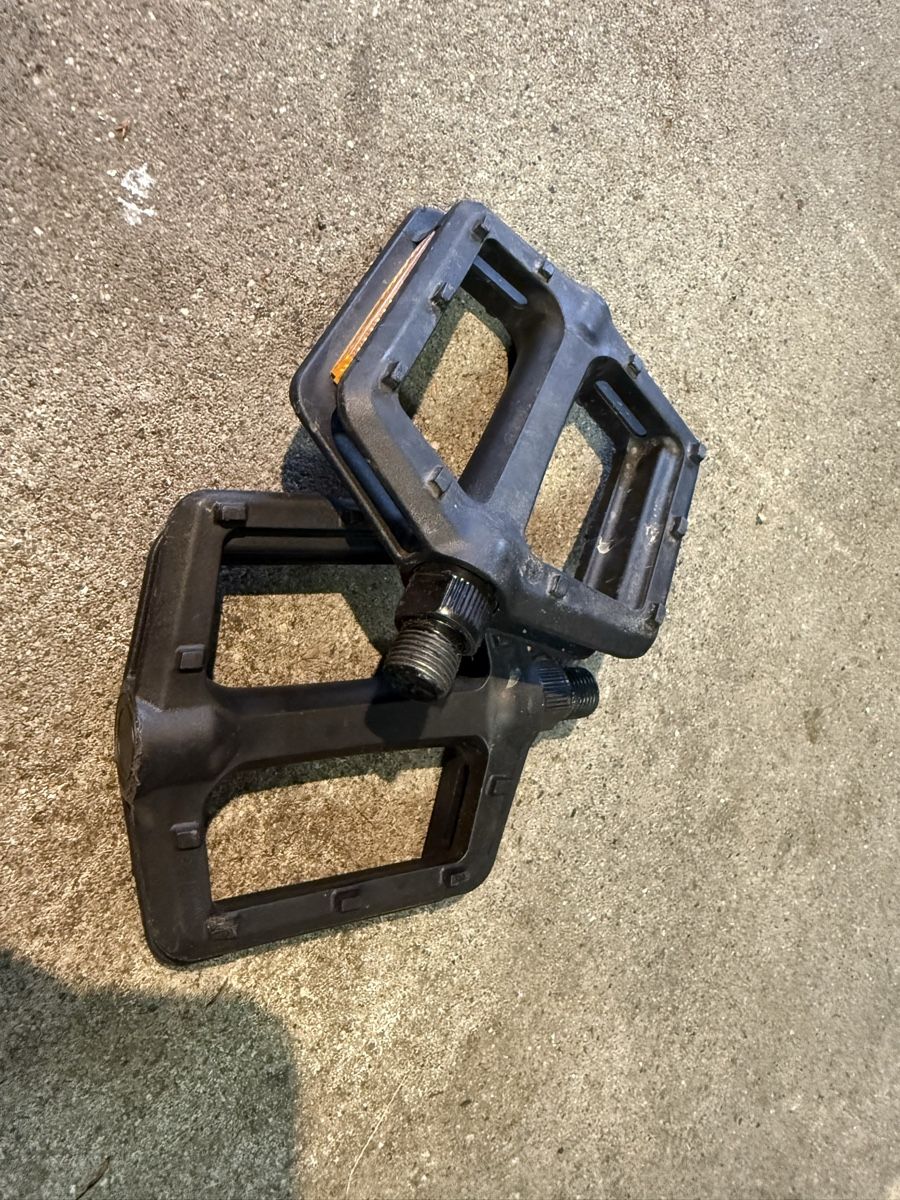 Ersatzteile: Velopedale Flatpedal schwarz gebraucht – Gebraucht aus Ebikon von derderverkauft 2