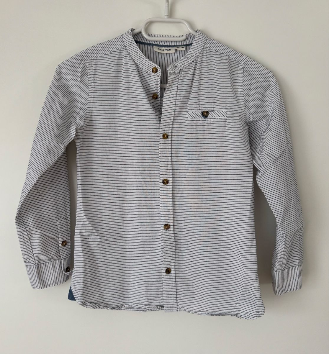 Hemden, T-Shirts & Polos: Gestreiftes Hemd , Grösse 128/134, Top Zustand – Gebraucht aus Flumenthal von Krajan