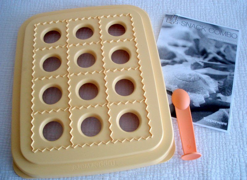 Tupperware Elettrodomestici da cucina: 2er Set Tupperware Tortellini Ravioli Bereiter, Happy Snack – Usato da Regensdorf venduto da anna059 1