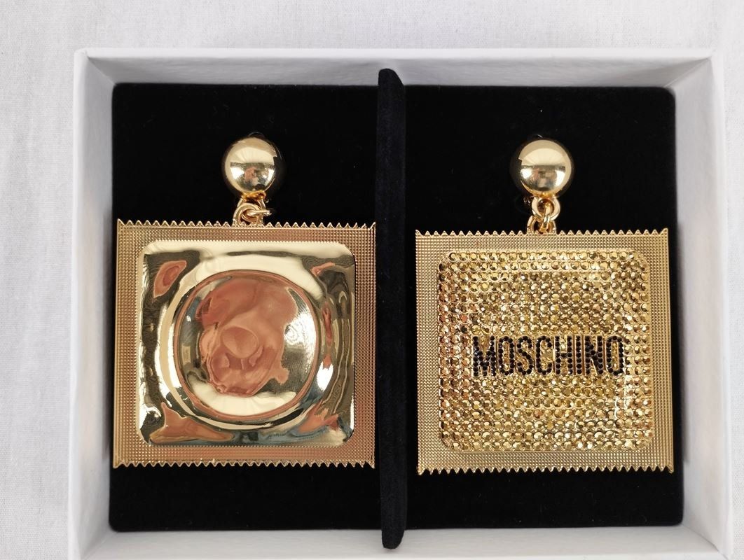 Moschino Ohrringe & -stecker: H&MOSCHINO Ohrclips – Gebraucht aus Schübelbach von Restwert_Schubelbach 3