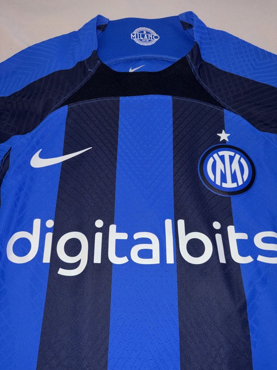 Football Club Internazionale Milano Canottiere & Pantaloni: Inter Mailand Authentic Trikot / size M – Usato da Urdorf venduto da YannisW. 1