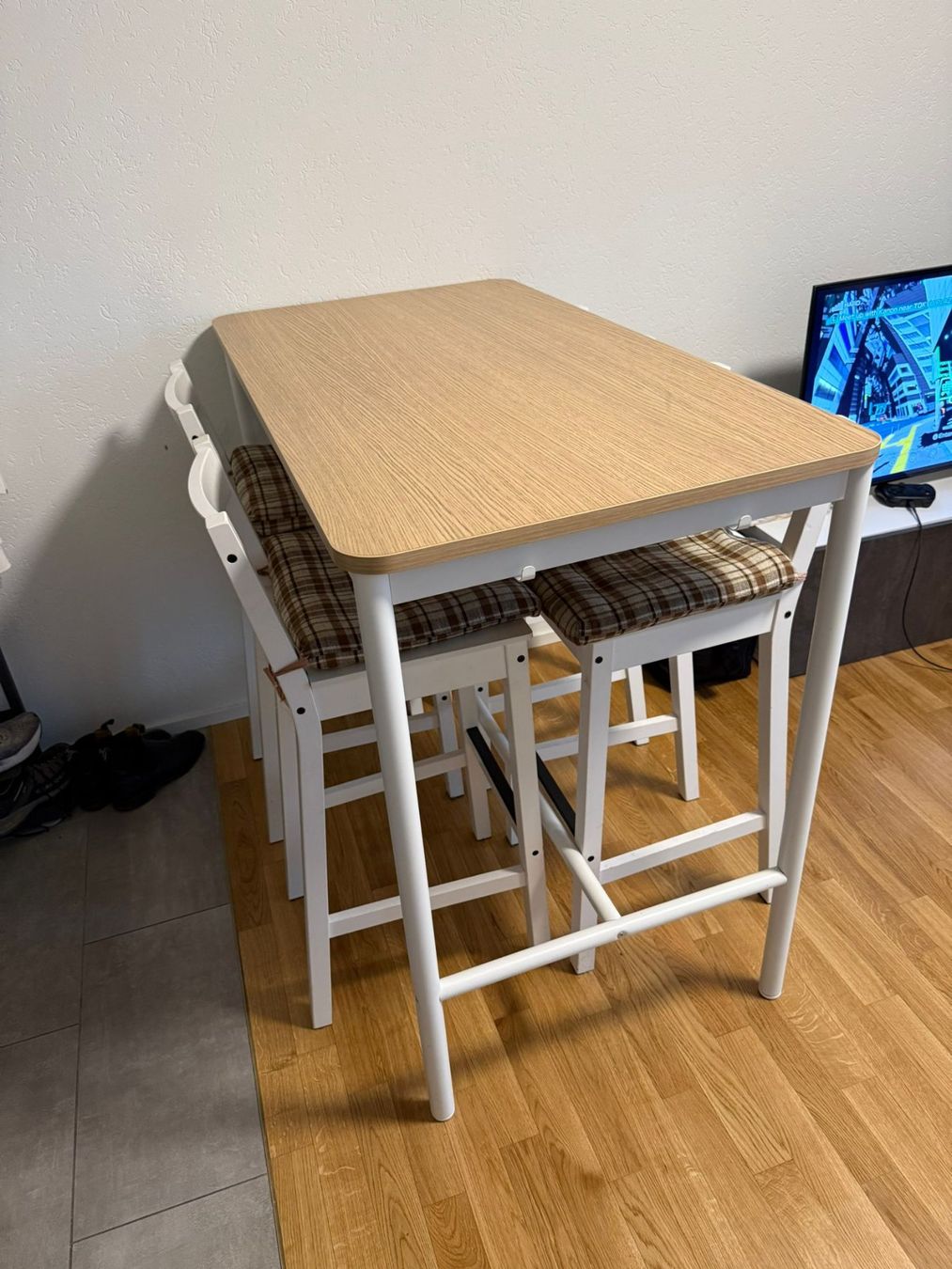 Ikea Set di tavolo e panche: IKEA Hochtisch mit 4 Stühlen – Usato da Zürich venduto da mir_h89q 1