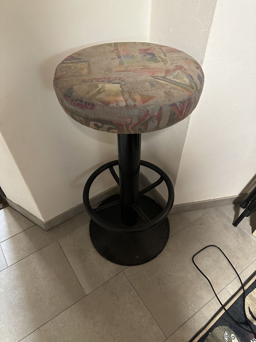 Hocker: Barhocker 1 Stück – Gebraucht aus Tschierv von Screamingwolfguitars