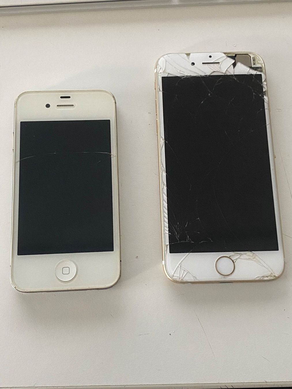 Apple Telefoni cellulari / Smartphones: 1 x iPhone 6 / 1 x iPhone 4S, defekt – Difettoso da Basel venduto da protekto