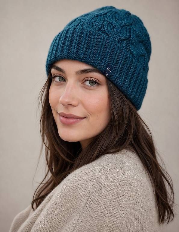 Autres vêtements & accessoires: Handgestricktes – Neuf avec emballage d'origine à Basel par ker_w7ld 1