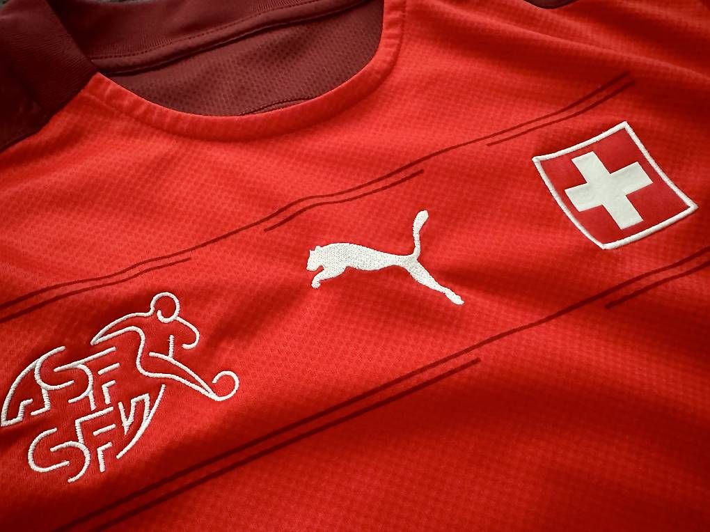Leibchen & Hosen: Schweizer Trikot home - Grösse L – Gebraucht aus Diepoldsau von Take1 1