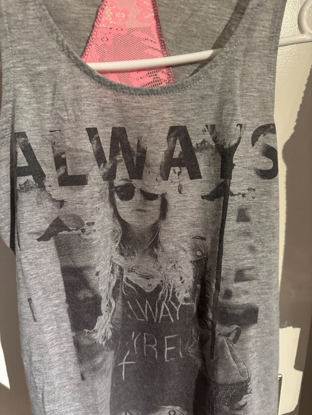 Top: Graues Sommer Top mit Spitze, Grösse S – Usato da Künten venduto da bel_6wn2 3