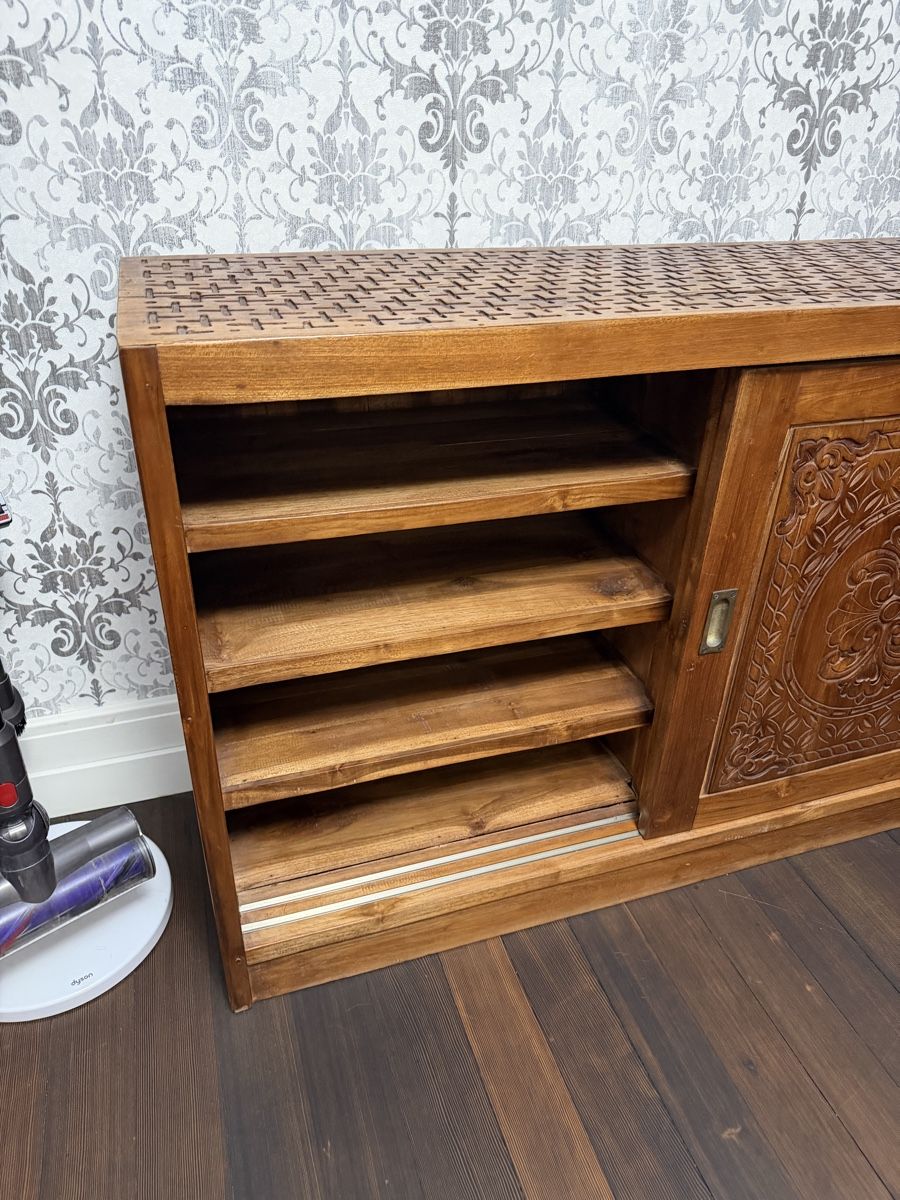 Cassettiere: Antike Holzkommode / Sideboard mit Schnitzereien – Usato da Strengelbach venduto da KW. 4