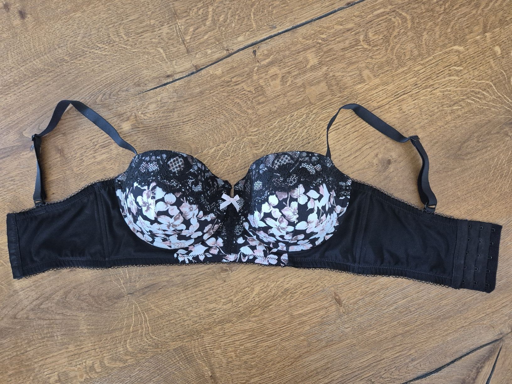 Altra biancheria intima: Schöner Blumen BH, schwarz 80D – Usato da Oberbuchsiten venduto da Wilandra 1