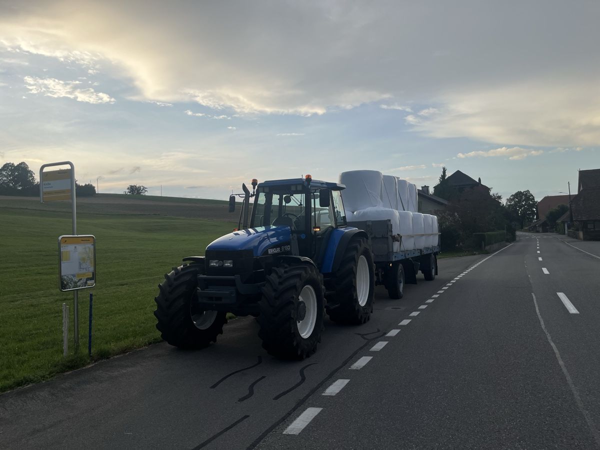 New Holland Traktoren: New Holland 8160 – Gebraucht aus Wattenwil von IH633Case 3