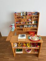 Marktstand mit viel Zubehör
