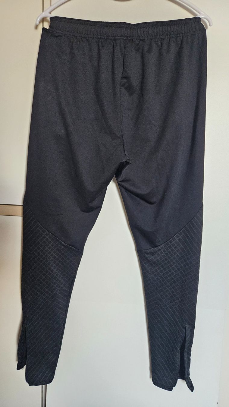 Nike Pantaloni: Trainerhose Nike – Usato da Münchenbuchsee venduto da Yothu 1