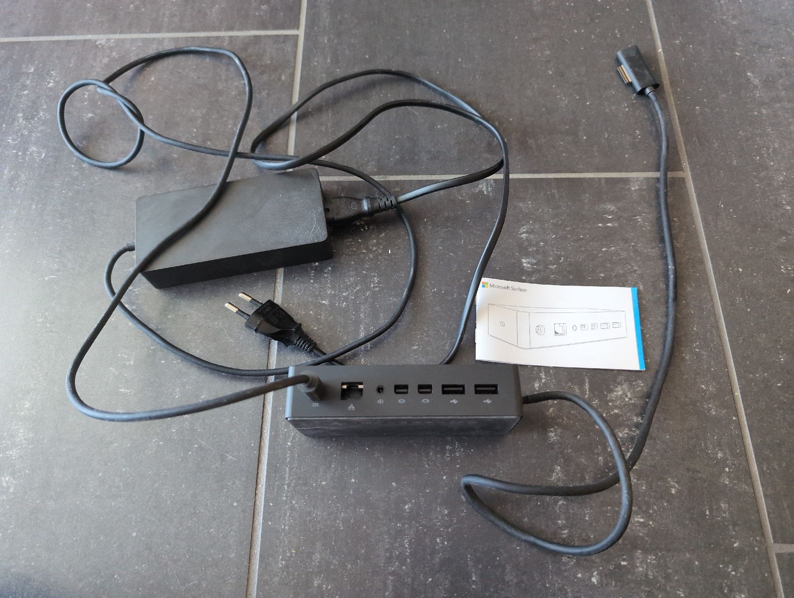 Microsoft Docking station: Microsoft Surface Dock 1 & Netzteil (voll funktionsfähig) – Usato da Aarau Rohr venduto da Ajax13