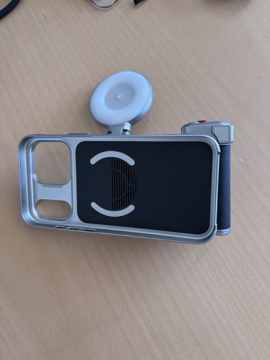 Unità & Adattatore: Telesin Master grip for IPhone 17pro Max – Nuovo (secondo la descrizione) da Carouge GE venduto da Oxotorok1 1
