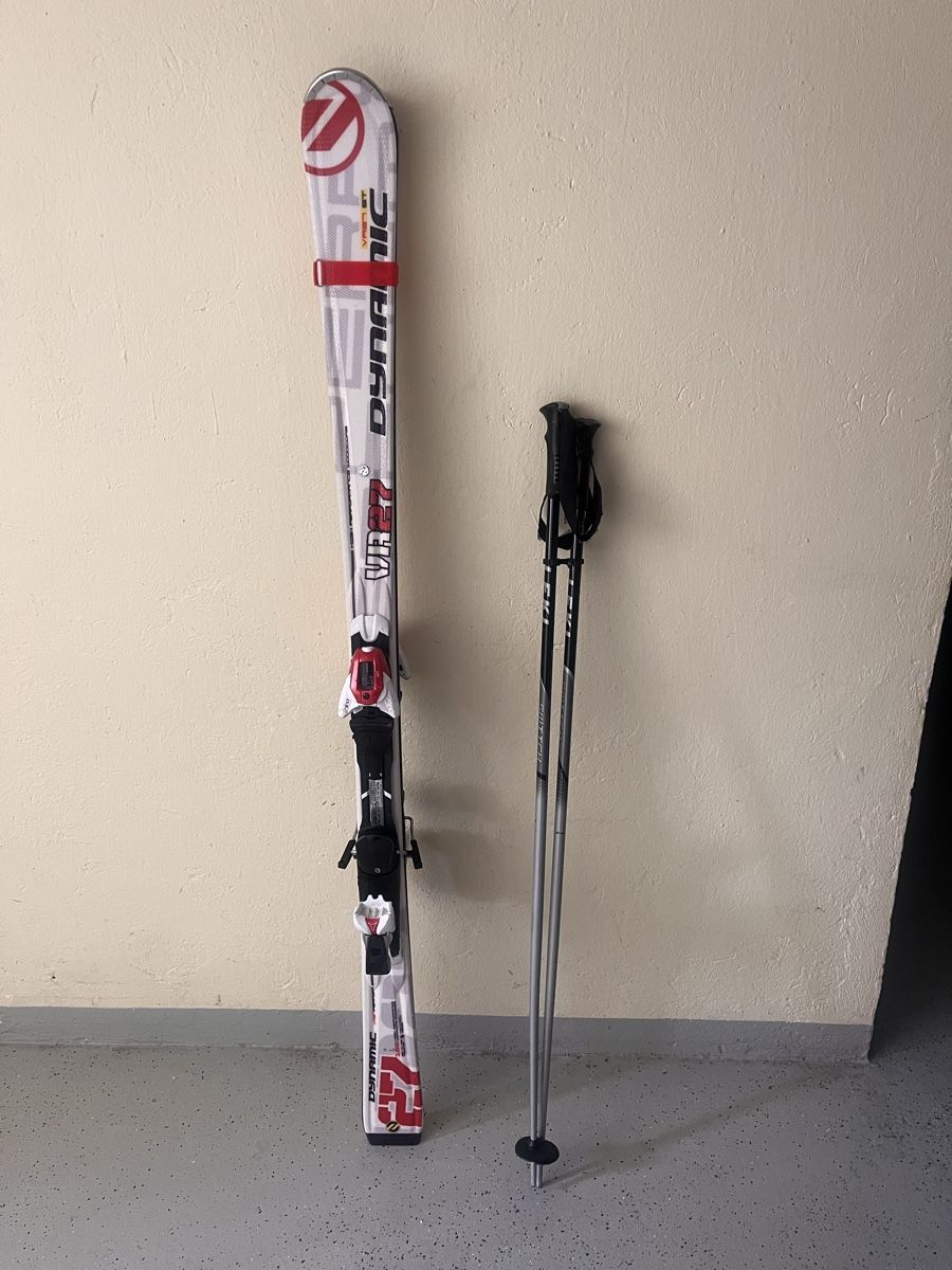 Atomic Skis: Atomic VR2 Dynamic skis with poles, ready for winter! – Gebraucht aus Fällanden von wunschkind79 6