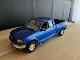 Ford F-150 Super cab 1/18 Welly