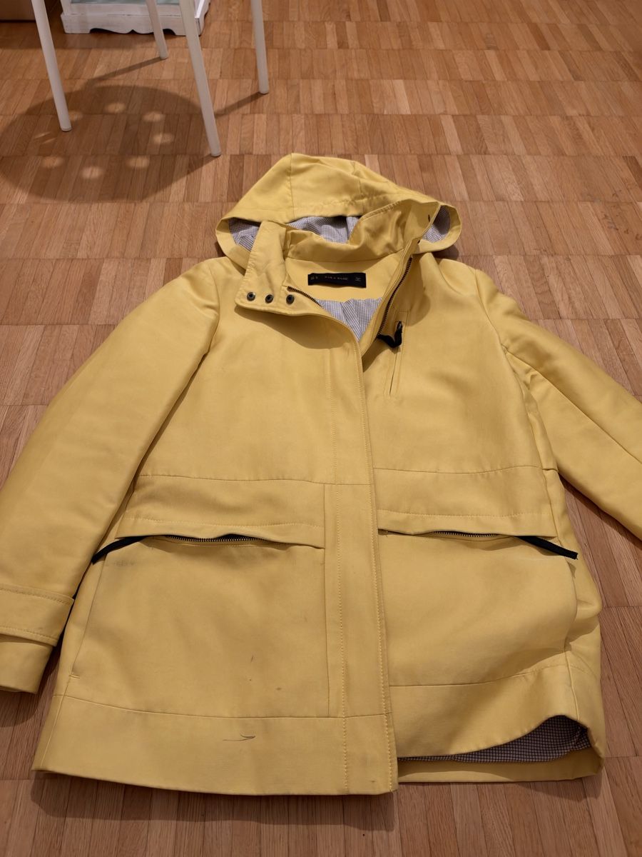 Zara Giacche: Gelbe Regenjacke von Zara Basic in Grösse M – Usato da Jona venduto da ch7_bc5v 5