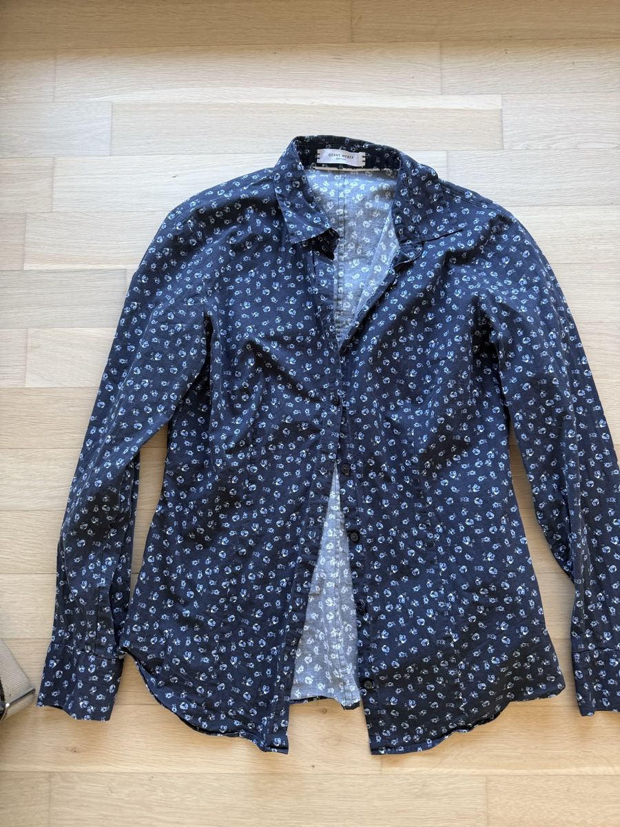 Blusen: Bluse blau mit Blumenmuster – Gebraucht aus Zürich von wimper6
