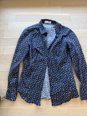 Bluse blau mit Blumenmuster