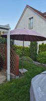 Sommer-Saison: Gut erhaltener Sonnenschirm für Garten