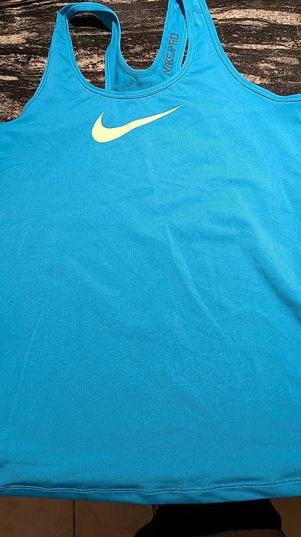 Nike Top: Nike Top Gr M – Usato da Wattenwil venduto da karinschaw 2