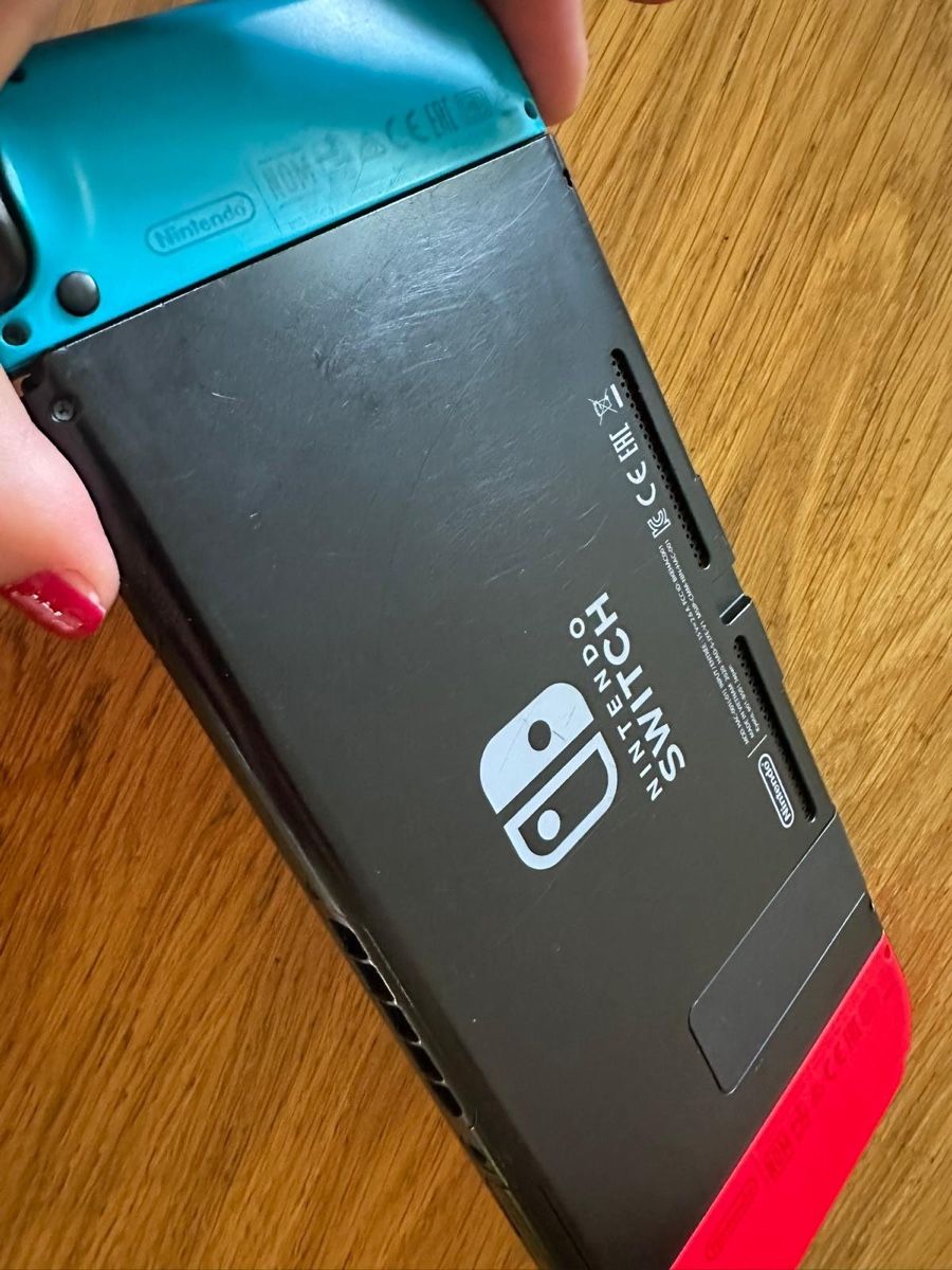 Nintendo Consoles: Nintendo Switch mit Zubehoer-Tasche – D'occasion à Lüscherz par channad 2