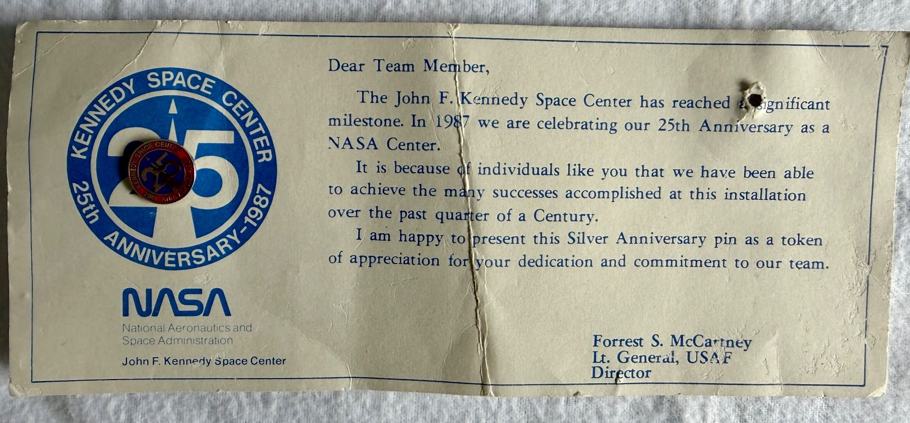 Plaketten & Abzeichen: Original NASA Set mit Münze Zeitung Pin - Rarität! – Gebraucht aus Thun von Abalona3600 3