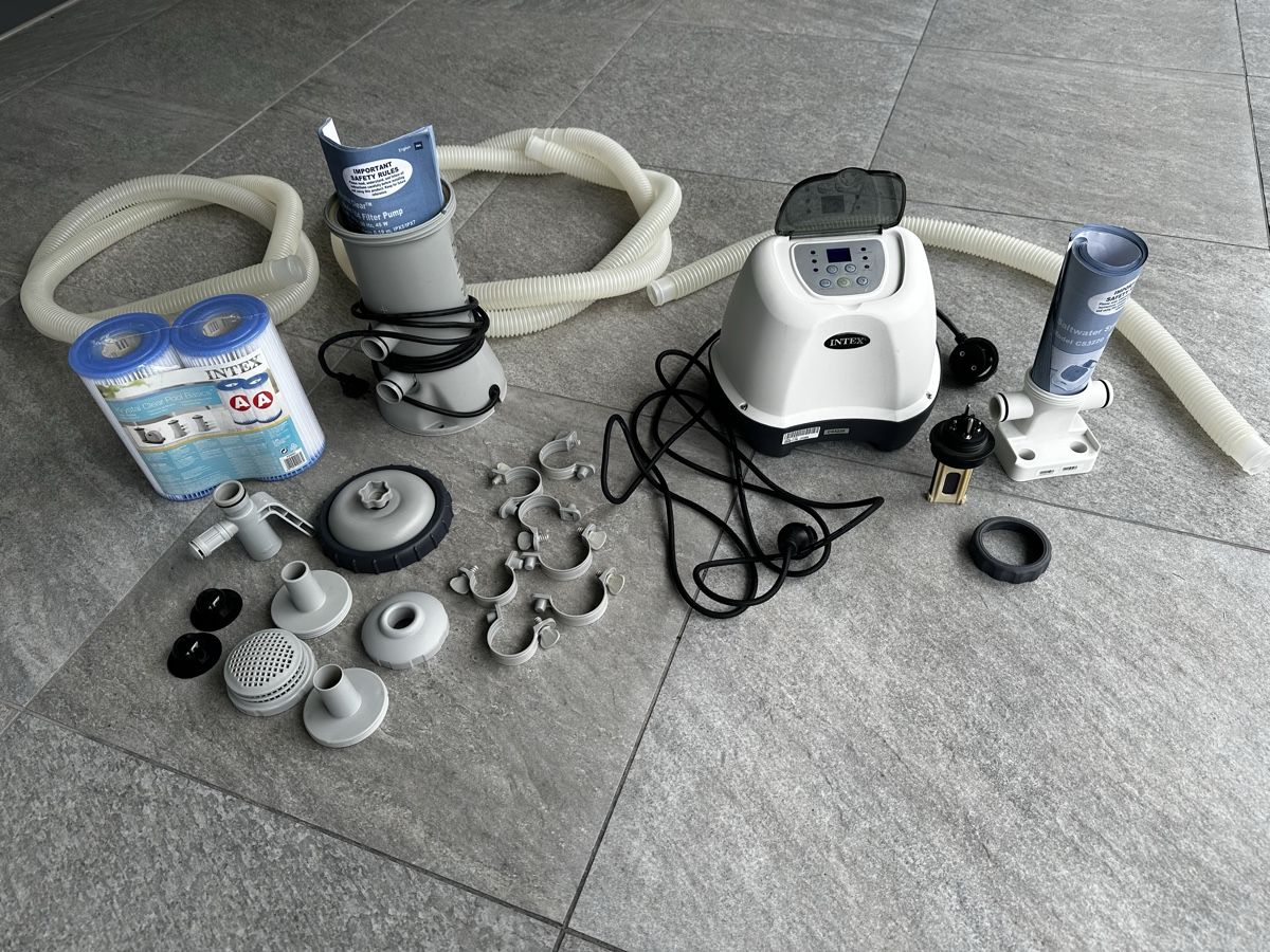 Intex Accessori per Piscine: Intex Salzwasser- und Filterpumpen-System – Usato da Meggen venduto da YellowShark79