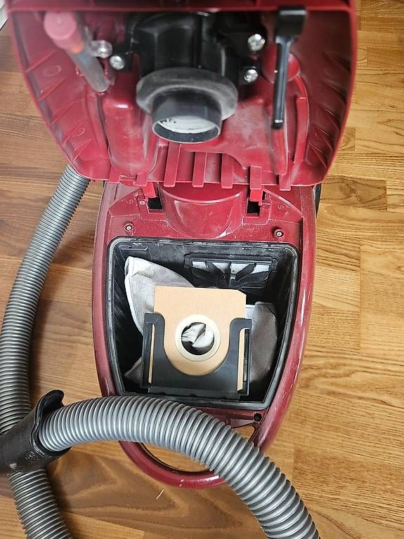 Mio Star Aspirapolveri & Accessori: Staubsauger MioStar Rosso – Usato da Römerswil LU venduto da Helfenstein6027 1