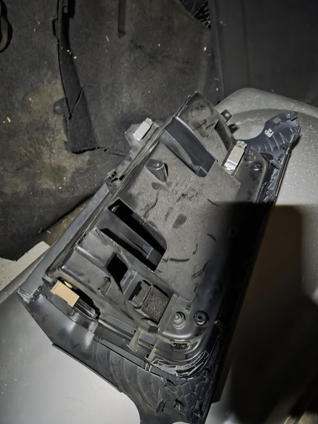 VW Tutti pezzi di ricambio auto: Golf 5 Gti Handschuhfach j 2005 – Usato da Leuggern venduto da yan_yl99 1