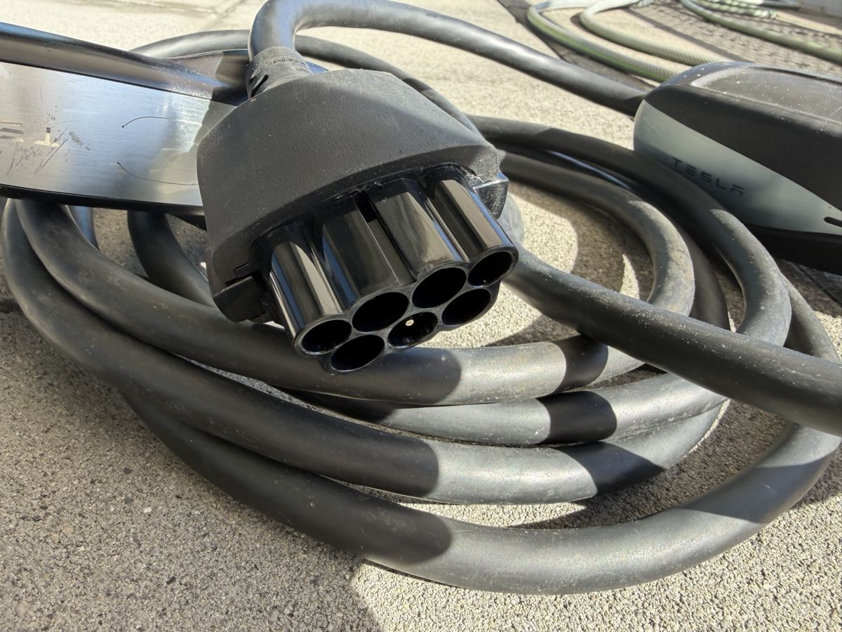 Tesla Batterie-Ladegeräte: Tesla UMC1 Ladekabel mobile mit Tasche - defekt – Defekt aus Rotkreuz von Splendiz 2