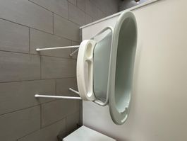 Babywanne mit Ständer hellgrün/weiss guter Zustand