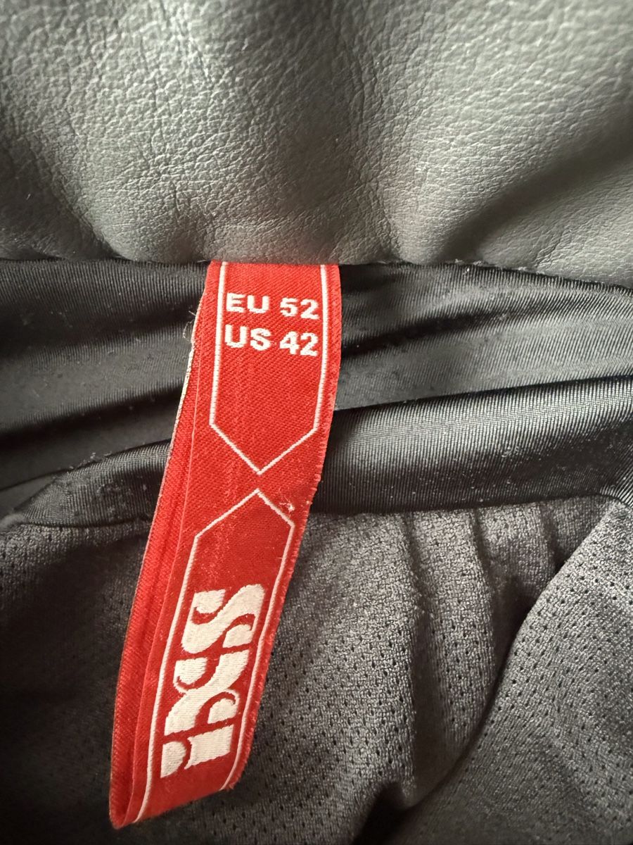 IXS Pantaloni: IXS Motorradhose Leder Grösse 52 – Usato da Cham venduto da Chomeri 2