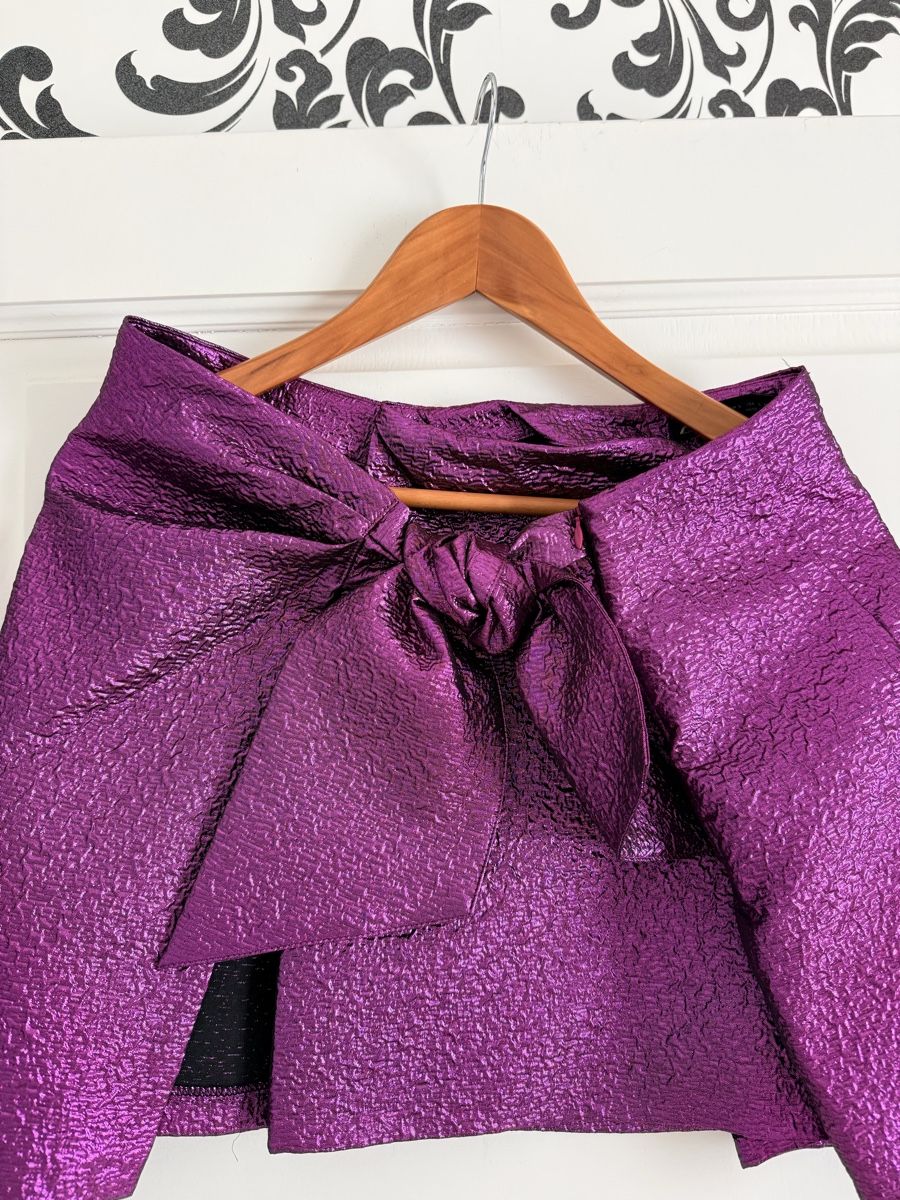 Zara Gonne: Zara Metallic Purple Mini Skirt – Nuovo (secondo la descrizione) da Corsier-sur-Vevey venduto da Kristina.Nova 2
